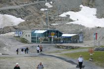 Der Gratlift lag rechts im Stationsgebäude der ebenfalls mittlerweile abgebauten Gratbahn. Beide wurden durch den Gletscherjet 3 ersetzt. • © alpintreff.de / christian schön