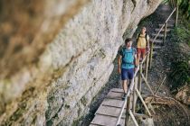 Wandern entlang des Wasserwanderweges in Hittisau. • © Bregenzerwald Tourismus, Alex Kaiser