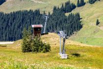 Bergstation des Hochalm-Schlepplifts im Sommer • © alpintreff.de / silke schön