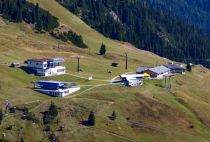 Blick vom Galzig auf die drei Bahnen Kapallbahn, Nassereinbahn und Gampenbahn. Links unten ist die Talstation der Kapallbahn. • © alpintreff.de / christian schön