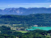 Blick vom Pyramidenkogel auf den Keutschacher See und einen Ortsteil von Keutschach. • © User "Amarins Papa" auf facebook