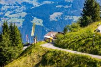 An der Bergstation der Hahnenkammbahn aussteigen und dann rechts - das ist der Weg zur Hocheckhütte.  • © alpintreff.de - Silke Schön