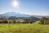 Der Ort Kochel am See am Kochelsee.  • © Gemeinde Kochel am See