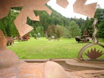 Außergewöhnliche Kunst findest Du im Skulpturenpark in Kramsach. • © Alpbachtal Tourismus