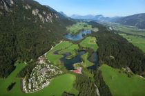 Luftaufnahme von Kramsach mit seinen Seen.  • © ©Alpbachtal Tourismus / Oberleiter Simon