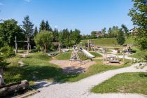 Der Flößerspielplatz in Krün bietet tolle Spielmöglichkeiten. • © alpintreff.de - Christian Schön