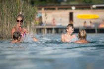 Familienspaß im Parkbad in Krumpendorf. • © Visit Wörthersee, Studio Horst