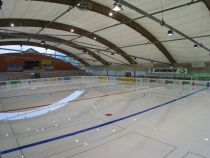 Eislaufen in der Eisarena in Kundl im Alpbachtal.  • © Alpbachtal Tourismus