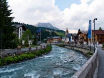 Ortsmitte von Lech am Arlberg • © alpintreff.de / christian schön