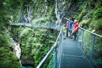 Es gibt viel zu entdecken in der Geisterklamm. • © Olympiaregion Seefeld