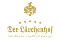 Logo des Lärchenhof-Resorts. Der Skilift liegt direkt am Hotel. • © Der Lärchenhof