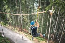 Am Flying Fox durch den Waldseilgarten in Maria Alm.  • © Hochkönig Tourismus GmbH