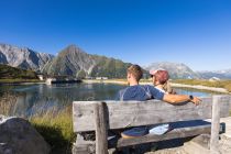 Blick über den Speicherteich zur FalknerOase. • © Mayrhofner Bergbahnen