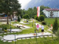 Die Minigolf-Anlage in Mayrhofen. • © TVB Mayrhofen / W9 Studios OG / Lorenz Seiwald