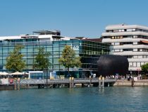 Medienhaus K42 am Hafen in Friedrichshafen • © alpintreff.de / christian schön