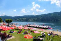 Das Strandbad in Millstatt mit seinen beiden großen Stegen. • © alpintreff.de - Christian Schön