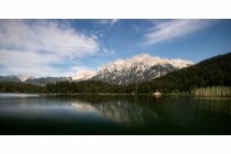 Der Lautersee mit der prächtigen Aussicht.  • © Alpenwelt Karwendel / Philipp Gülland