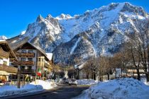 Blick aufs winterliche Mittenwald. • © pixabay.com