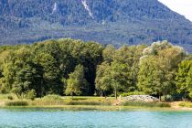 Der Golfclub am Mondsee liegt am gleichnamigen See. Die Brücke gehört zum Golfplatz.  • © alpintreff.de - Christian Schön