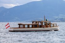 Die J. Ruston auf dem Weg zu Steg 5 vor dem Hotel Esplanade. Bereit für den Abendkurs der großen Seerundfahrt auf dem Traunsee. • © alpintreff.de / christian schön