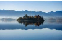 Der Staffelsee mit seiner Insel.  • © Tourist Information Murnau am Staffelsee, Simon Bauer