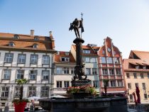 Neptunbrunnen vor St. Stephan • © alpintreff.de / christian schön