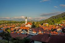 Nesselwang im Abendlicht. • © Julian Ebentheur
