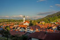 Nesselwang im Abendlicht. • © Julian Ebentheur