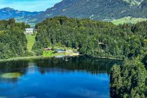 Blick auf das Naturbad am Freibergsee. • © Andrea Tyralla