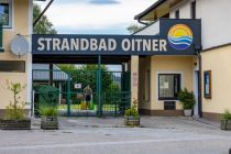 Der Eingangsbereich des Strandbades Oitner am Obertrumer See. • © alpintreff.de - Christian Schön