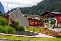 Kreisverkehr in Oetz im Ötztal. • © alpintreff.de - Christian Schön