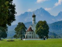 Die Kirche St. Coloman in Schwangau ist ein Inbegriff für das Ostallgäu. © alpintreff.de - Christian Schön Die Kirche St. Coloman in Schwangau ist ein Inbegriff für das Ostallgäu. © alpintreff.de - Christian Schön