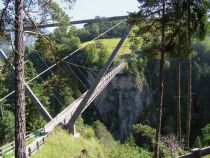 Die Benni-Raich-Brücke im Pitztal. 94 Meter geht es hinunter. • © TVB Pitztal