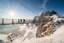 Kein Ort, an dem man sich täglich aufhält: die Dachstein Hängebrücke. • © Schladming-Dachstein.at / David Mc Conaghy