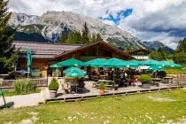 Das Waldcafe Stüberl im Sommer. • © alpintreff.de - Christian Schön