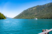 Der Weissensee in Kärnten ist dessen höchstgelegener Badesee.  • © alpintreff.de - Christian Schön