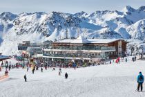 Das Idalp Panoramarestaurant ist im Winter der Dreh- und Angelpunkt auf der Idalp. • © TVB Paznaun - Ischgl