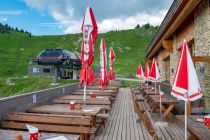 Die Terrasse des Panorama Restaurant Hahnenkamm. • © alpintreff.de - Christian Schön