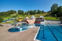 Ein schöner Sommer-Sonnen-Tag erwartet Dich im Käptn Hook Erlebnisbad in Saalbach-Hinterglemm. • © saalbach.com