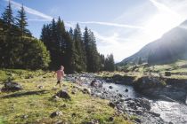 Unterwegs am Teufelswasser am Talschluss Saalbach-Hinterglemm. • © saalbach.com / Mia Knoll