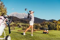 Golfen am Golfplatz Urslautal in Saalfelden. • © Saalfelden Leogang Touristik GmbH / Michael Geißler