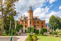 Das Rathaus in Schladming ist ein ehemaliges Jagdschloss. • © alpintreff.de - Christian Schön