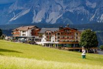 Das Hotel Schwaigerhof im Sommer. • © alpintreff.de - Christian Schön