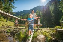 Schöne Sommererlebnisse für die ganze Familie warten am Stille Wasser Weg. • © Reiteralm Bergbahnen