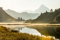 Der wunderschöne Kalbelesee in Schröcken mit Blick auf den Biberkopf am Hochtannbergpass. • © Friedrich Böhringer, Bregenzerwald Tourismus