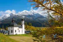 Das Seekirchl in Seefeld im Herbst. • © Olympiaregion Seefeld