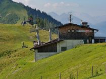 Die Bergstation der Sesselbahn Talkaser im Sommer. • © alpintreff.de / christian schön