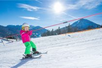 Erste Schlepplift-Erfahrungen am Babylift. • © Achensee Tourismus