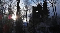 Etwas gespenstisch wirkt die Ruine im Winterlicht. • © Foto von Komponist Erik Gräber (https://erik-graber-music-artist.business.site)