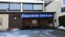 Der Eingang der Eissporthalle in Sonthofen. • © Foto von Komponist Erik Gräber (https://erik-graber-music-artist.business.site)